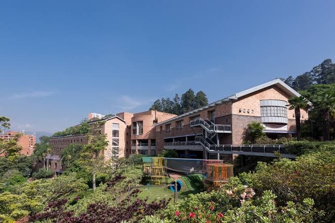 Instalaciones del Country Club Ejecutivos en Medellín